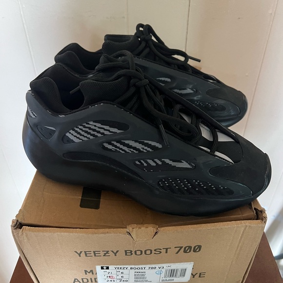 Yeezy 700